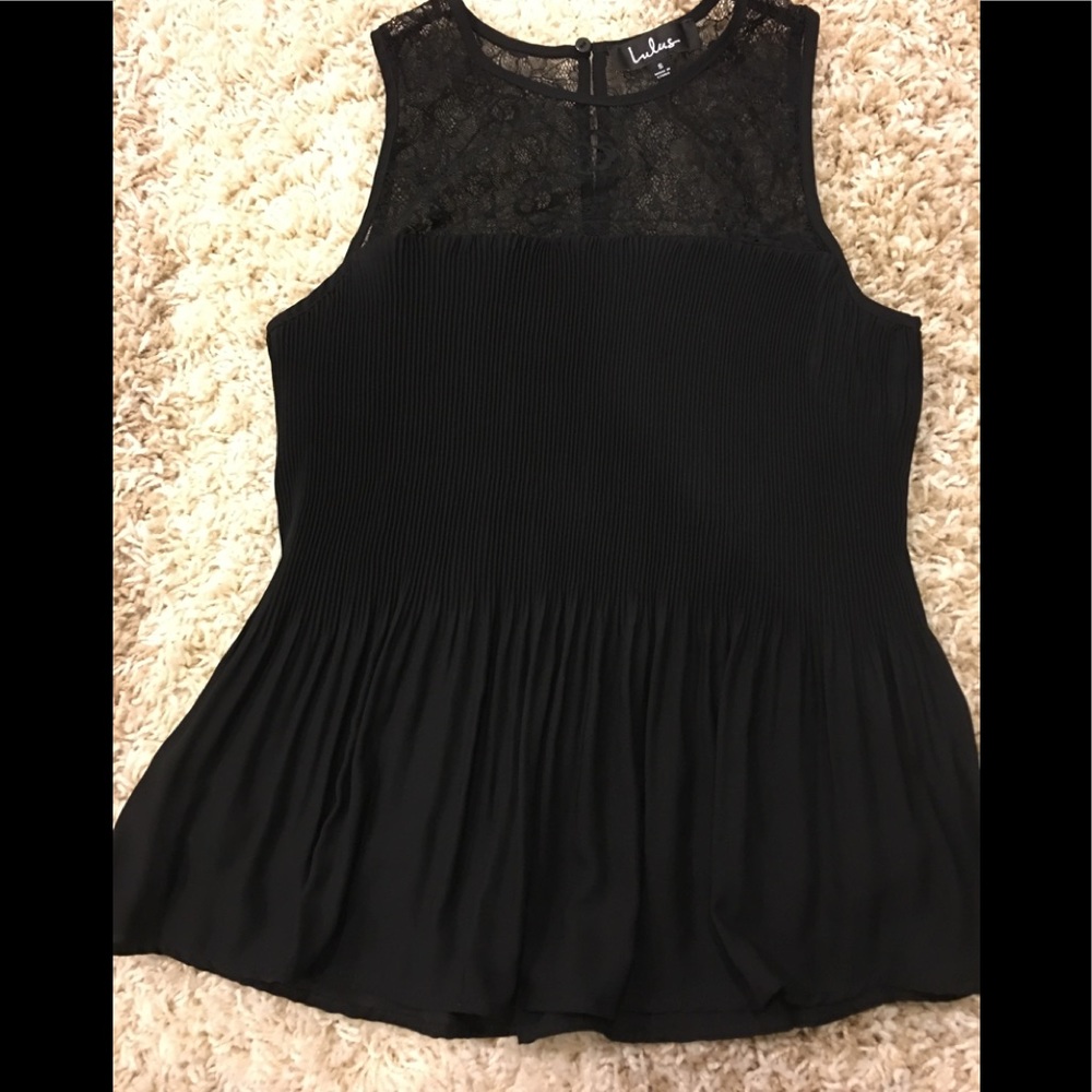 Lulu’s peplum lace tank top with plisse design